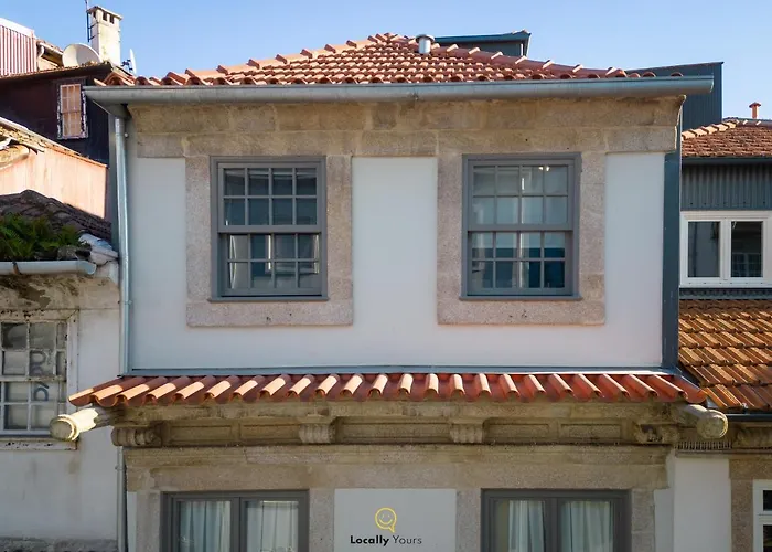 Locally Yours Flores Apartment Porto