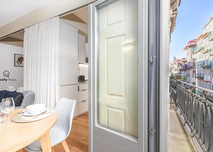 Locally Yours Flores Apartment Porto