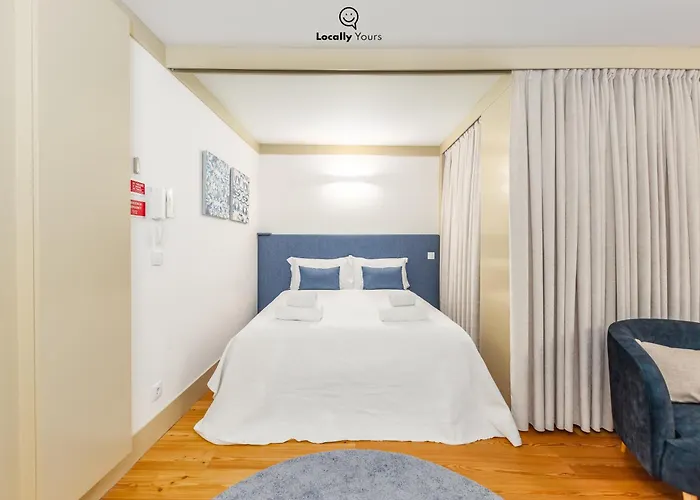 Locally Yours Flores Apartment Porto
