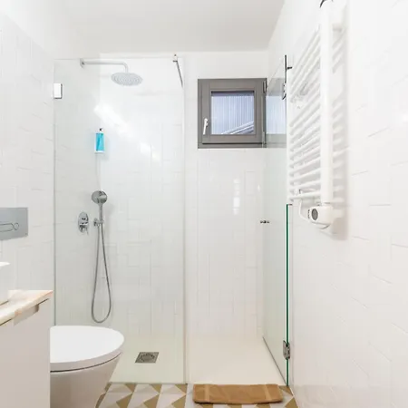 Locally Yours Flores Apartment *