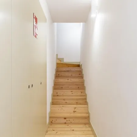 Locally Yours Flores Lägenhet